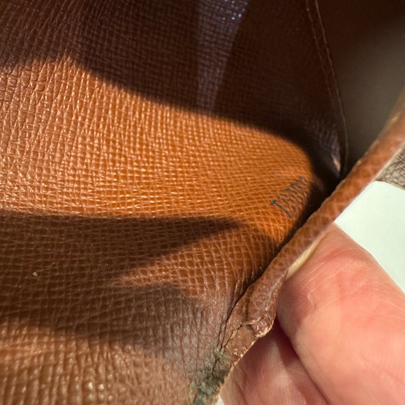 Authentic Louis Vuitton key case - Picture 7 of 8